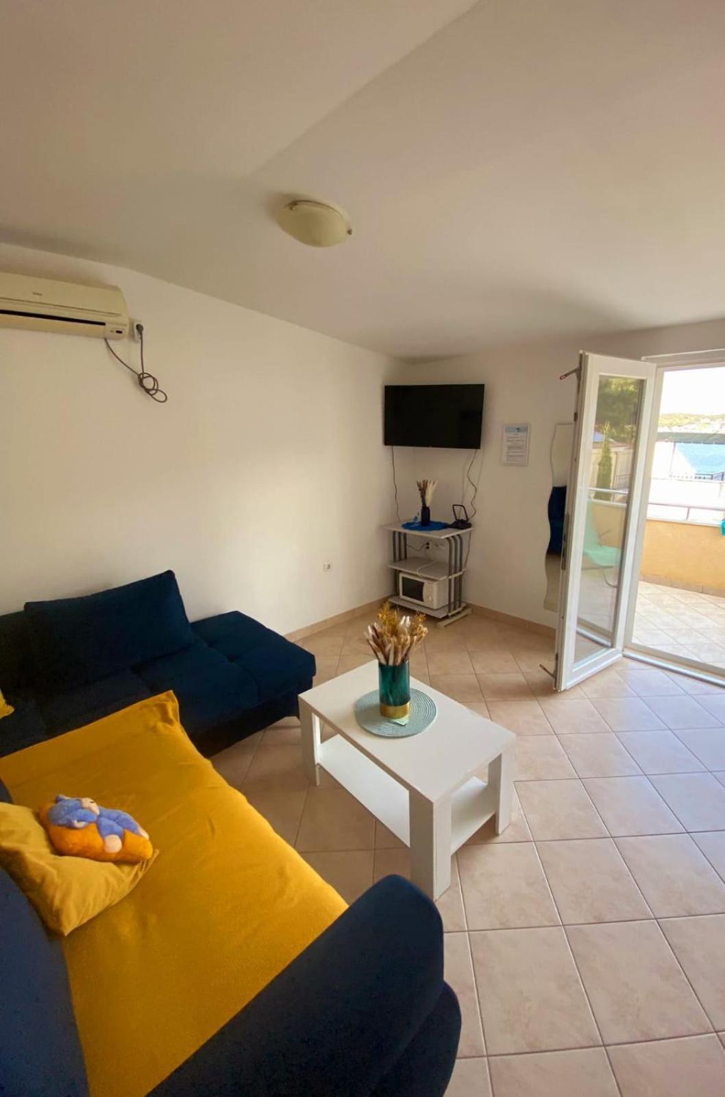 Apartments Petrovic Рогозниця Екстер'єр фото
