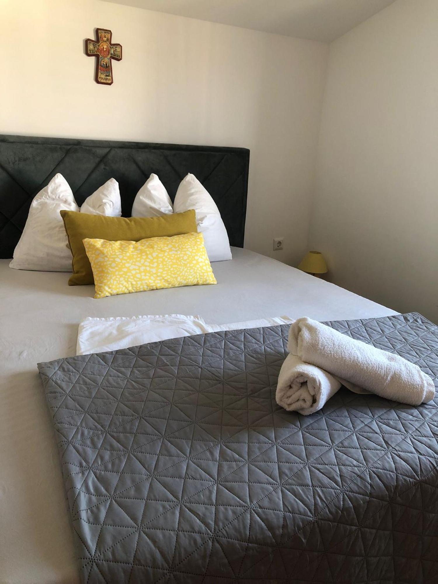 Apartments Petrovic Рогозниця Екстер'єр фото